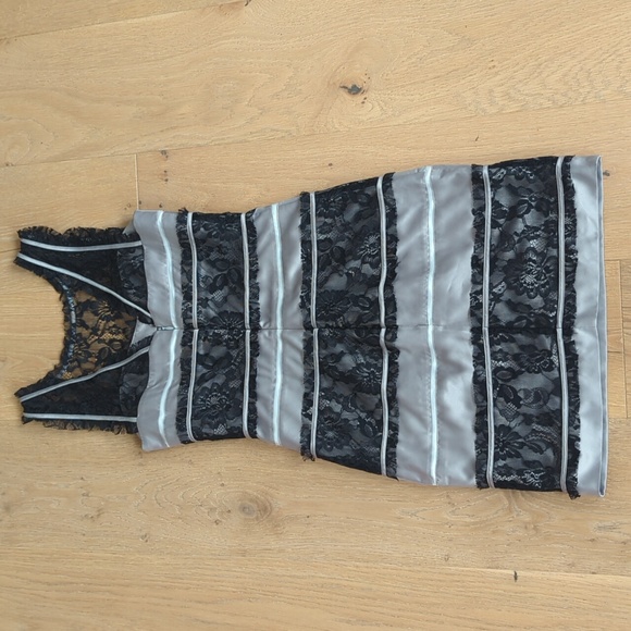 BNWT BCBG Cocktail Dress Size 2 - Picture 4 of 7